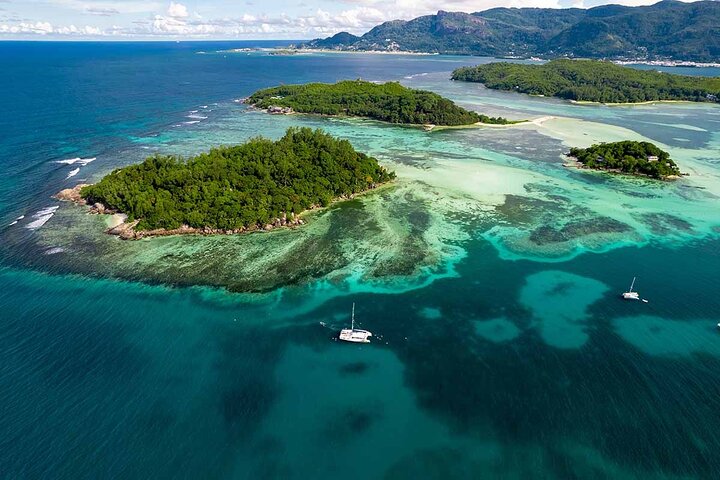 Sainte Anne Marine Park and Moyenne Island