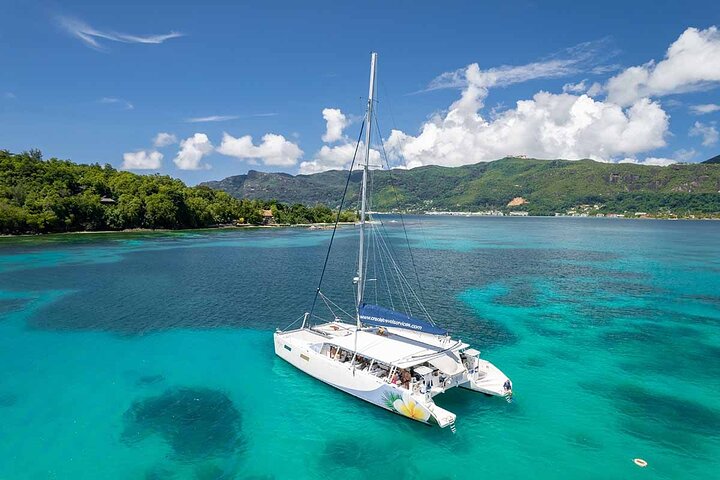 Sainte Anne Marine Park and Moyenne Island