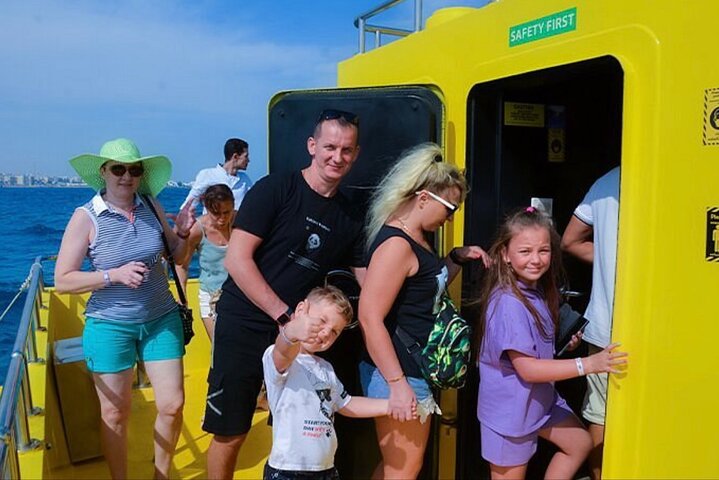 Marsa Alam: Royal Seascope Submarine cruise with pickup
