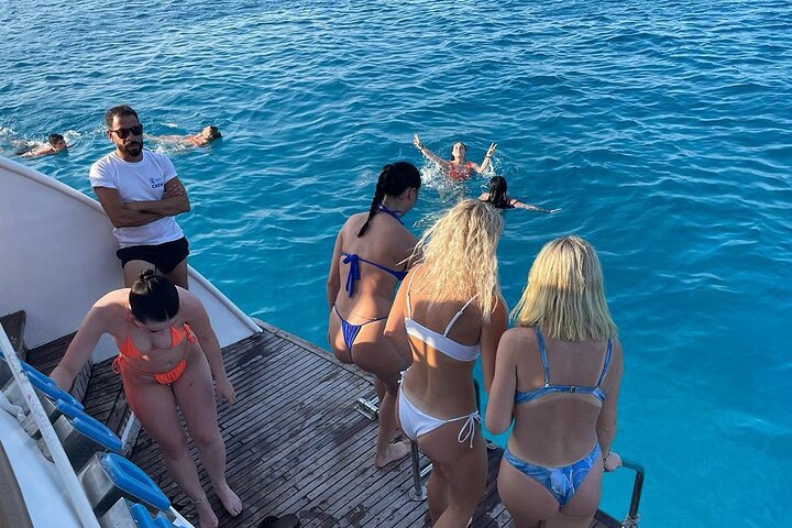 Medusa Cruises: 4-Hour Turtle Chill-Out Cruise / Lunch – Protaras