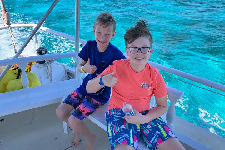 3-Stop Stingray City, Reef Snorkel & Starfish Point Tour