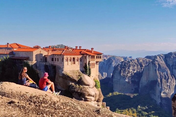 Majestic Sunset Meteora Tour with Local Guide