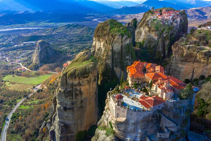 Majestic Sunset Meteora Tour with Local Guide