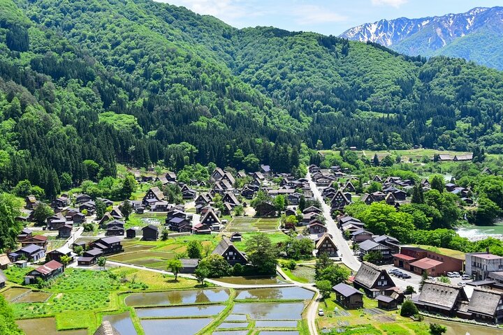 Departing from Takayama [Regular sightseeing bus] World Heritage Sites Shirakawago and Gokayama Ainokura