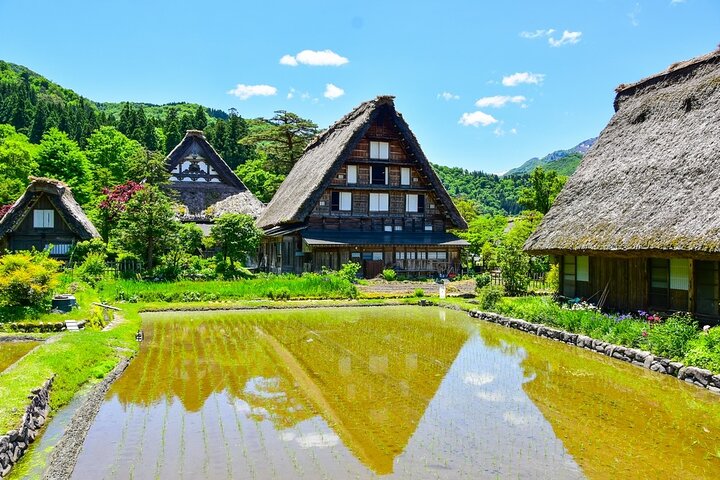 Departing from Takayama [Regular sightseeing bus] World Heritage Sites Shirakawago and Gokayama Ainokura