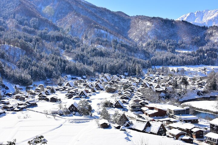 Departing from Takayama [Regular sightseeing bus] World Heritage Sites Shirakawago and Gokayama Ainokura