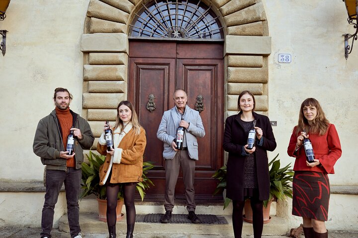 Tour of the vineyards and tasting of Evo wines and oil in Tuscany
