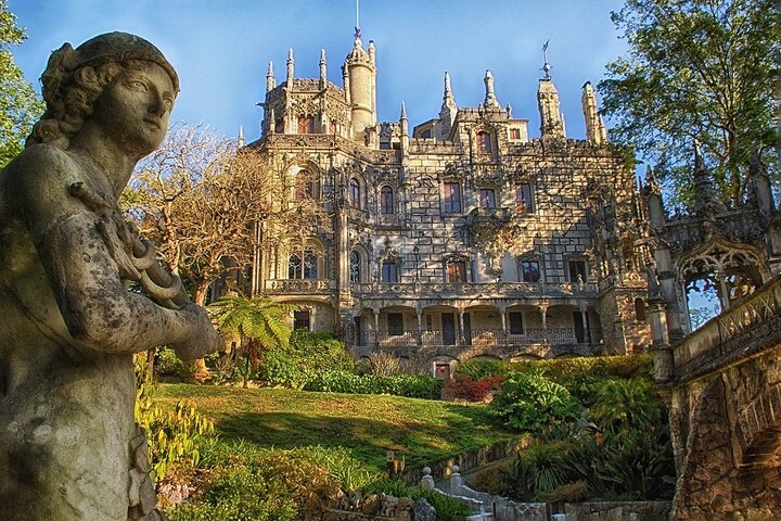 Private Sintra Tour Palaces and Coast by Vintage Car or Jeep