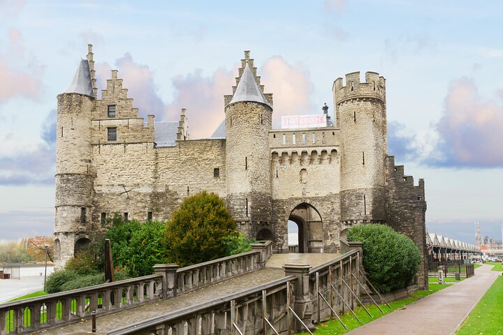Explore Antwerp in 60 minutes with a Local
