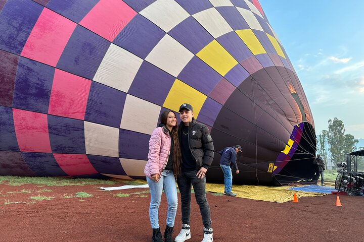 Balloon Flight + Breakfast in a cave + Pick up CDMX + Pyramids