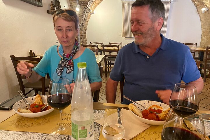 Food and wine tour of Pescara Vecchia on foot