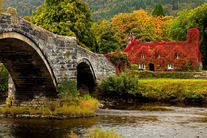 North Wales & Caernarfon Castle Full-Day Tour from Manchester