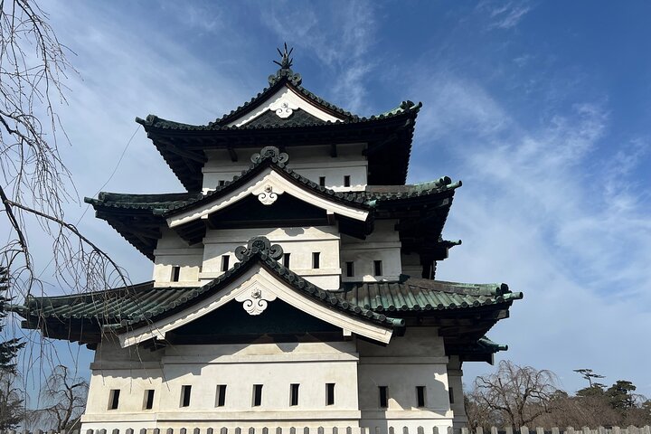Half-Day Hirosaki Castle and Samurai house Tour with Guide