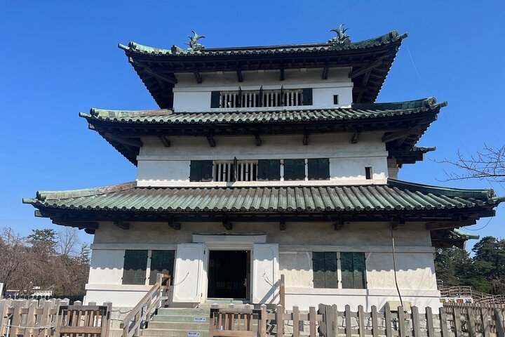 Half-Day Hirosaki Castle and Samurai house Tour with Guide