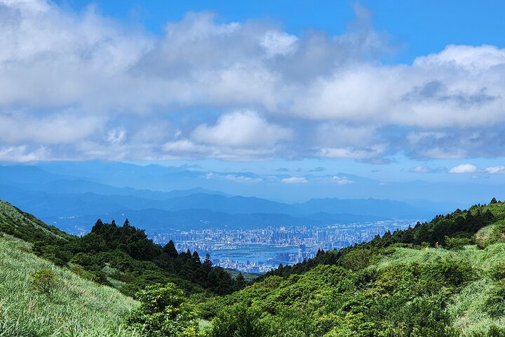 Yamingshan Volcano, Beitou Thermal Valley, Danshui Private Tour