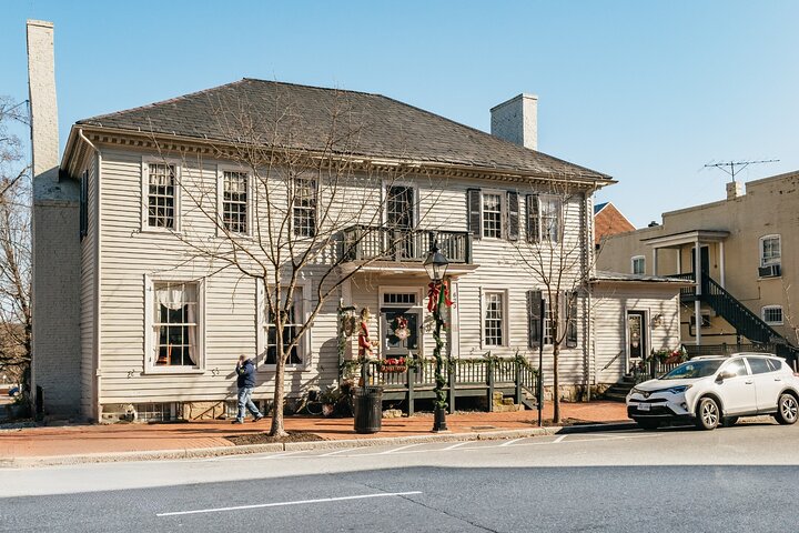 Virginia: Ghosts of Fredericksburg Self-Guided Walking Audio Tour