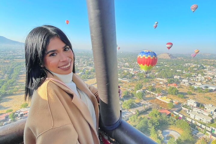 Balloon flight + Breakfast in cave + Pyramids + Pick up CDMX.
