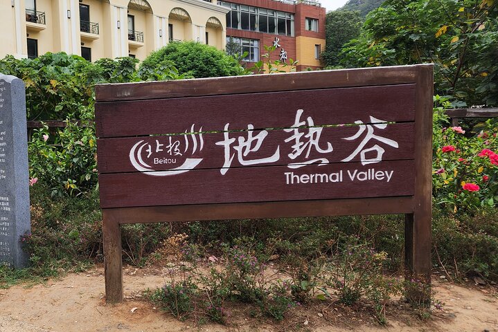 Yamingshan Volcano, Beitou Thermal Valley, Danshui Private Tour
