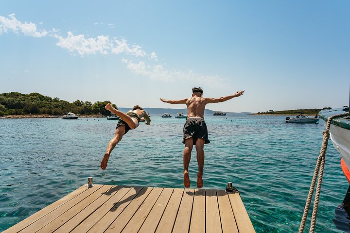 Blue Lagoon & 3 Islands Small-Group Speedboat Tour