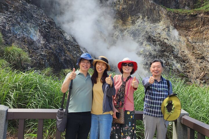 Yamingshan Volcano, Beitou Thermal Valley, Danshui Private Tour