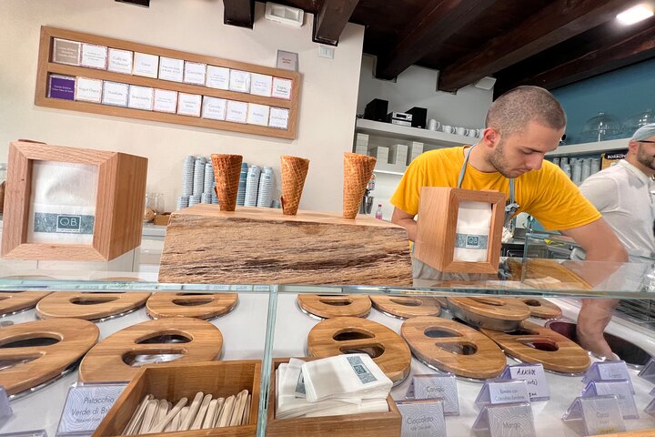 Verona walking tour:food&wine,history lunch or dinner & funicular