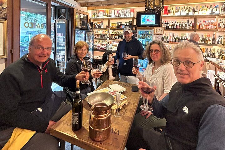 Verona walking tour:food&wine,history lunch or dinner & funicular