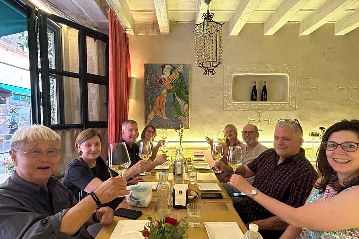 Verona walking tour:food&wine,history lunch or dinner & funicular