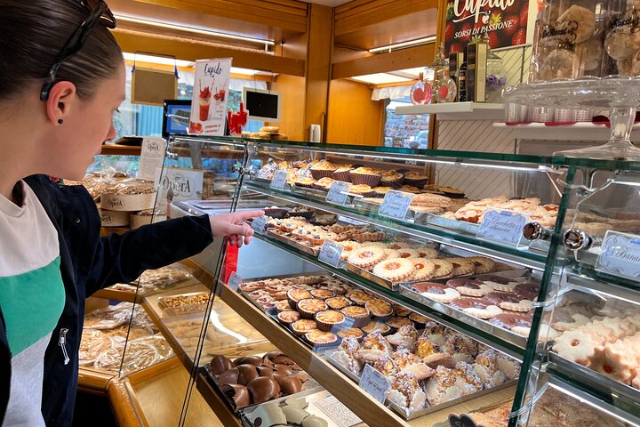 Verona walking tour:food&wine,history lunch or dinner & funicular