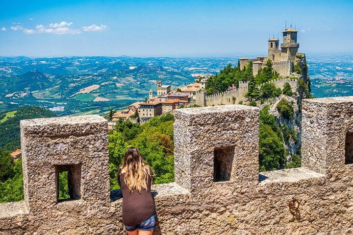 Private Walking Tour in San Marino: Historic Towers