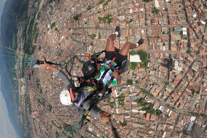 Paragliding tour in Medellín, fly and live a great experience
