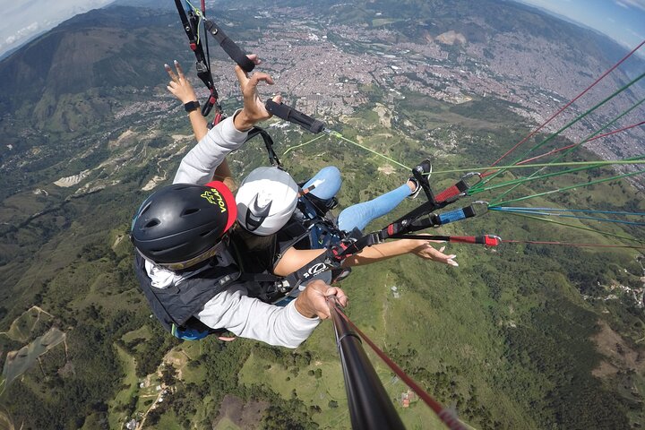 Paragliding tour in Medellín, fly and live a great experience