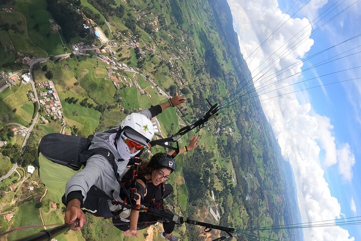 Paragliding tour in Medellín, fly and live a great experience