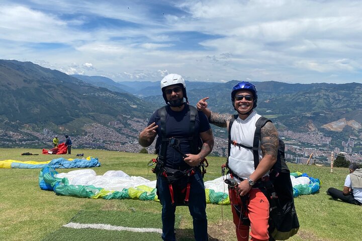 Paragliding tour in Medellín, fly and live a great experience