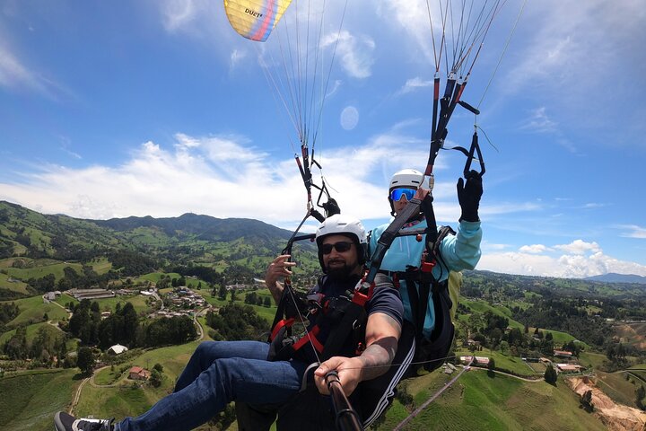 Paragliding tour in Medellín, fly and live a great experience