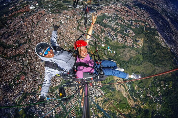 Paragliding tour in Medellín, fly and live a great experience