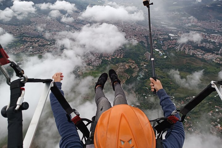 Paragliding tour in Medellín, fly and live a great experience