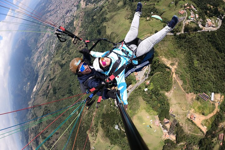 Paragliding tour in Medellín, fly and live a great experience