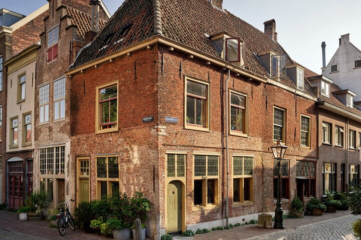 Leiden Tour with Live guide and Visit to Rembrandt's First Studio