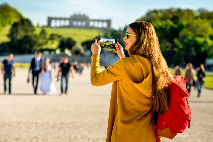 Vienna: Skip-the-Line Schönbrunn Palace & Gardens Tour