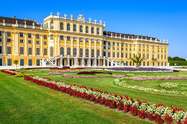 Vienna: Skip-the-Line Schönbrunn Palace & Gardens Tour