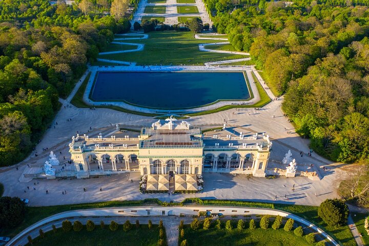 Vienna: Skip-the-Line Schönbrunn Palace & Gardens Tour