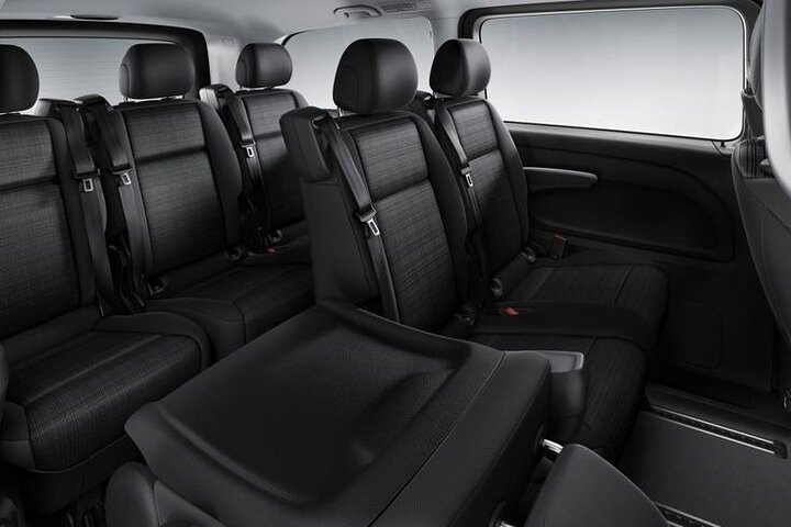 Arrival Private Transfer from Vienna Airport VIE to Vienna City by Luxury Van