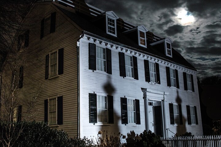 Salem Booze and Brews Haunted Pub Crawl by US Ghost Adventures