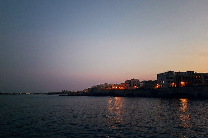 Syracuse Boat tour of the island of Ortigia and sea caves