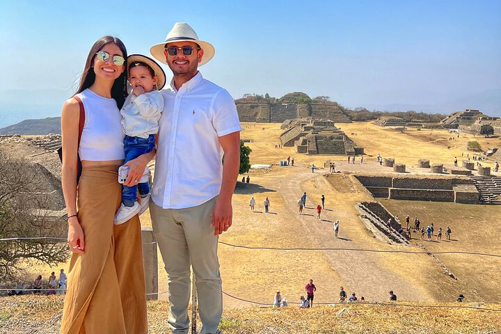 Private Tour: Monte Albán, Hierve el Agua, Teotitlán and Mezcal