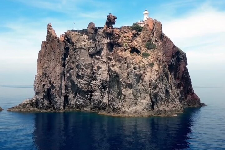 Exclusive tour of Stromboli island, Boat tour with Pasqualo