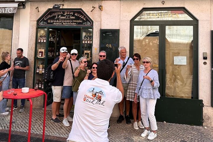 True 4Hour Private Tuk Tuk Tour: Discover Lisbon with a Local!