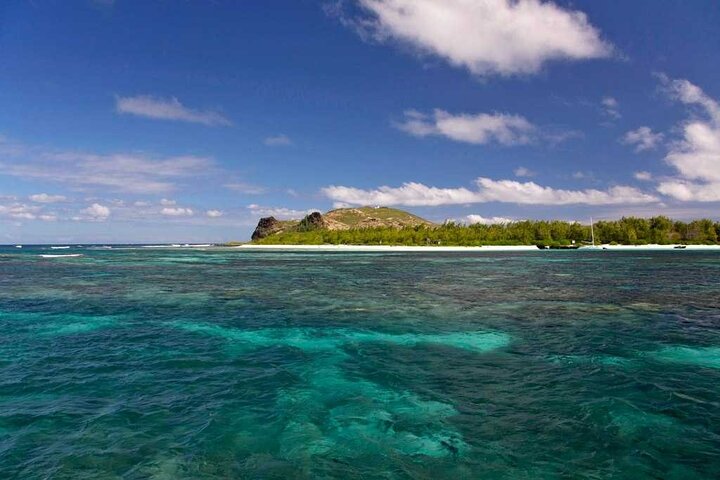 3 North Islands Catamaran Cruise with Lunch & Drinks on island.