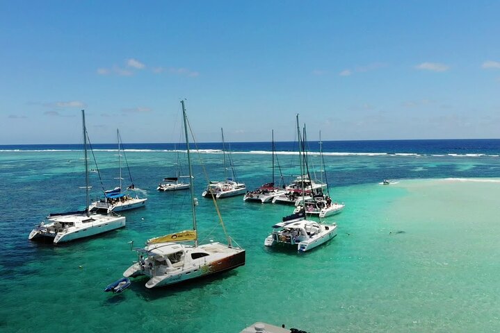 3 North Islands Catamaran Cruise with Lunch & Drinks on island.