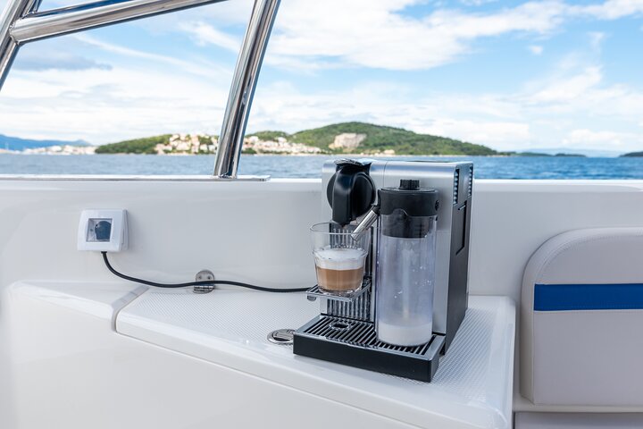 From Trogir & Split: Half Day Speedboat Tour with Blue Lagoon